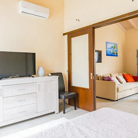 Vakantiehuis Matthaeus Am Corfutrail, Ferienoase Im Olivenhain 3 Km Zum Giannádes