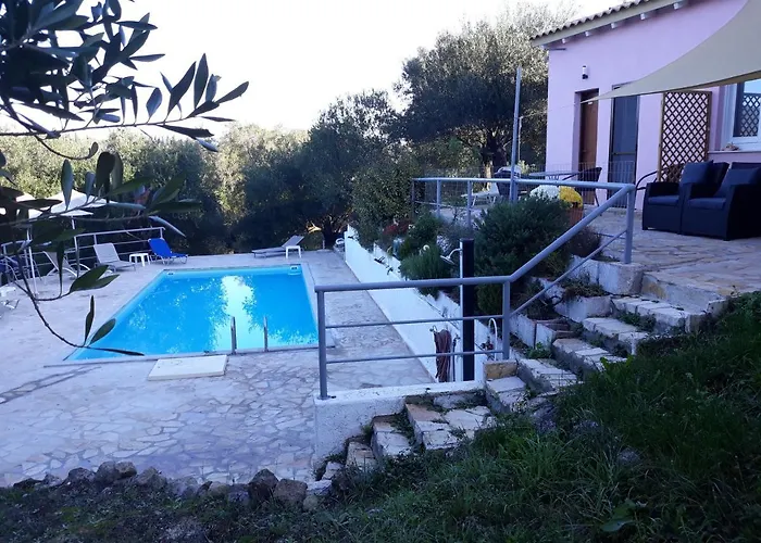 Holiday home Matthaeus Am Corfutrail, Ferienoase Im Olivenhain 3 Km Zum Giannades